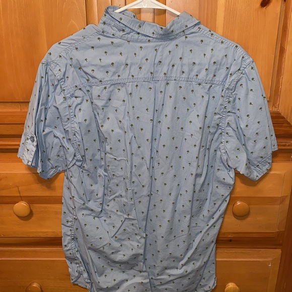 Light blue button up with palm tree designs. - Picture 4 of 4